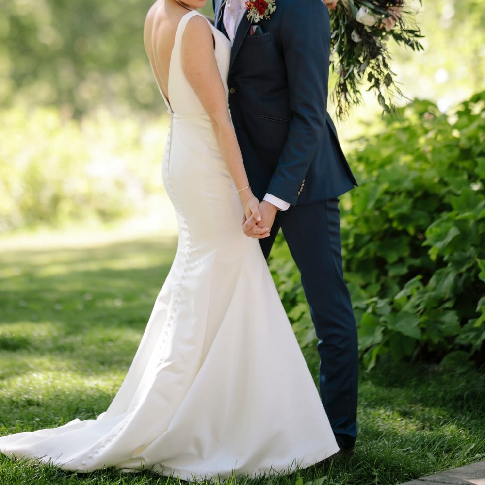Elegant Wedding Dress, Simple and Sophisticated!